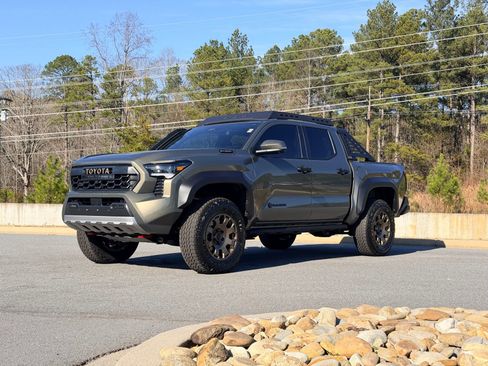Used 2025 Toyota Tacoma 4x4 Double Cab Hybrid image 10