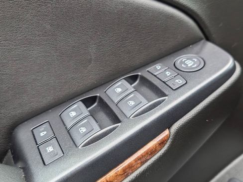 Used 2019 Chevrolet Suburban Premier AWD/4WD image 15