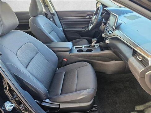 Used 2025 Nissan Altima 2.5 SV image 19