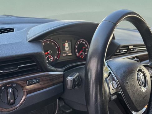 Used 2020 Volkswagen Passat 2.0T SEL image 29