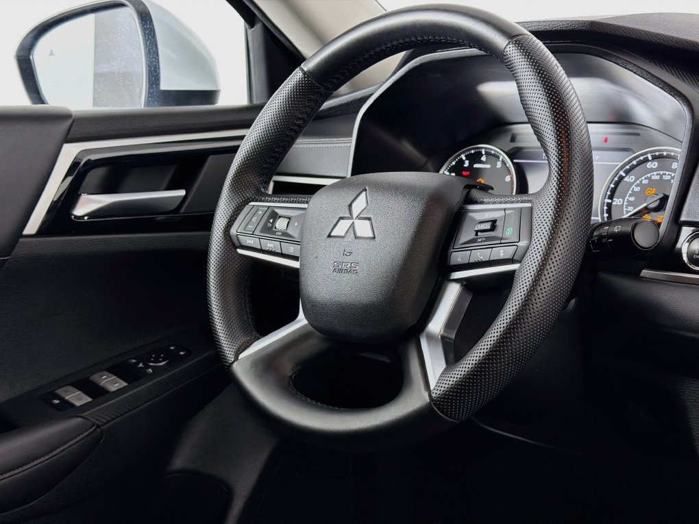 Used 2023 Mitsubishi Outlander SE FWD image 33