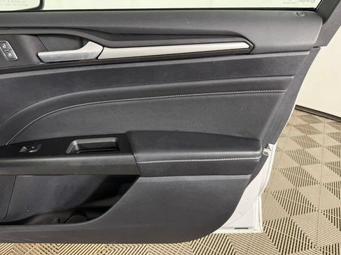 Used 2019 Ford Fusion Energi Titanium FWD image 23