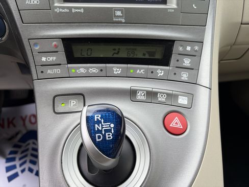 Used 2015 Toyota Prius Four FWD image 39