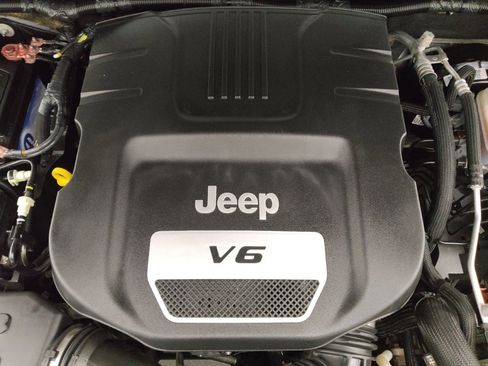 Used 2017 Jeep Wrangler Unlimited Sahara w/ Max Tow Package image 30