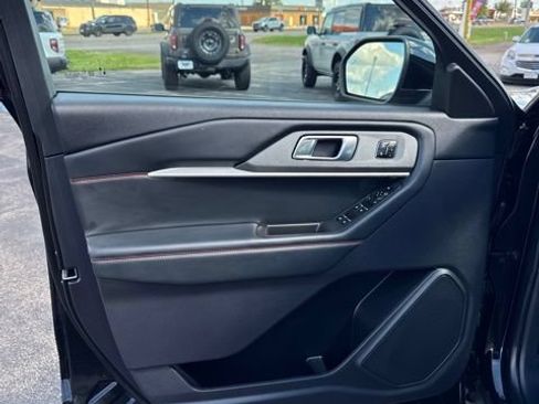 Certified 2025 Ford Explorer ST-Line w/ Premium Package AWD/4WD image 16