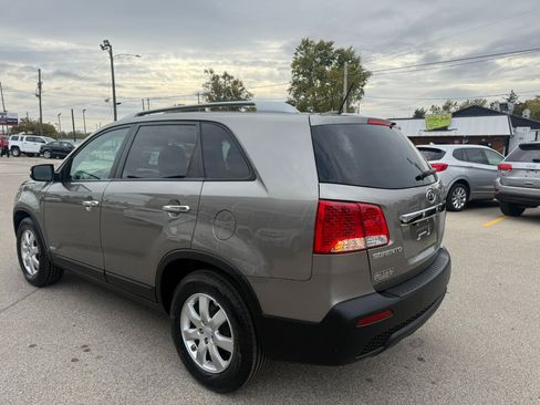Used 2011 Kia Sorento LX w/ Convenience Pkg image 6