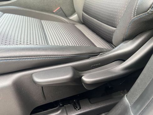 Used 2025 Chevrolet Trax LT image 23