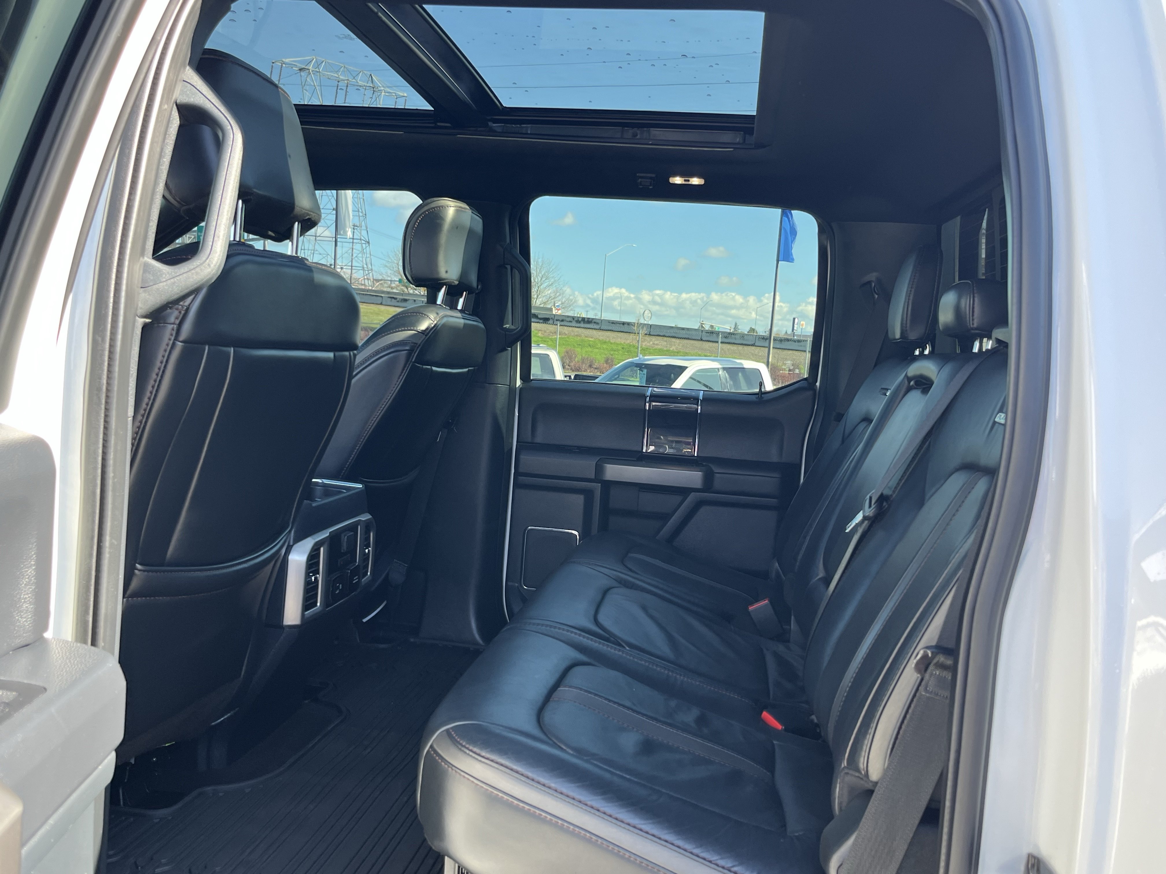 Used 2022 Ford F350 Platinum w/ FX4 Off-Road Package AWD/4WD image 15