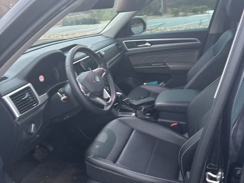 Used 2023 Volkswagen Atlas SE w/ Black Wheel Package image 9