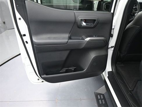 Used 2023 Toyota Tacoma TRD Sport image 15