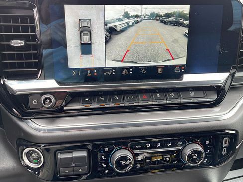 Used 2024 Chevrolet Silverado 1500 High Country w/ Technology Package AWD/4WD image 18