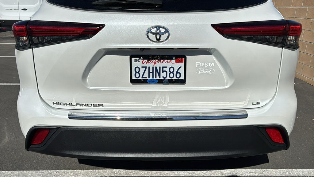 Used 2022 Toyota Highlander LE FWD image 7