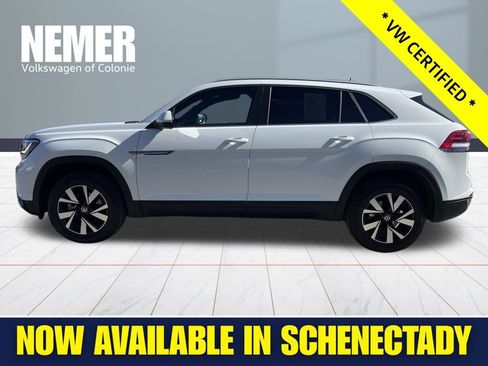 Used 2023 Volkswagen Atlas Cross Sport SE image 2