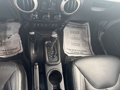 Used 2018 Jeep Wrangler Unlimited Sahara w/ Connectivity Group image 23