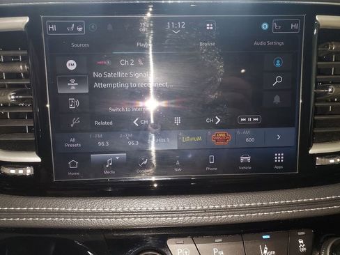 Used 2024 Chrysler Pacifica Select image 22