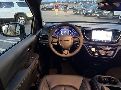 New 2026 Chrysler Pacifica Select w/ S Appearance Package image 14