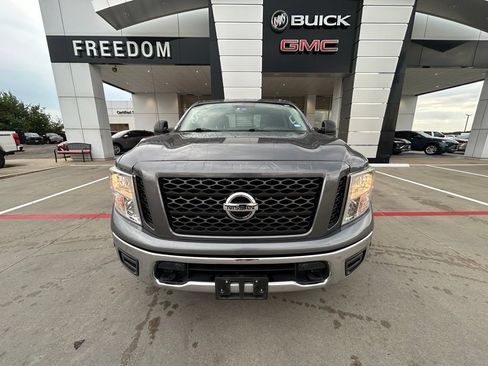 Used 2019 Nissan Titan SV w/ SV Convenience Package AWD/4WD image 5