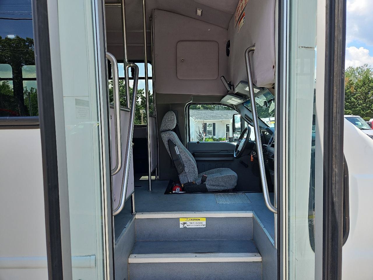 Used 2016 Ford F550 2WD Regular Cab Super Duty image 15
