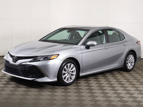 Used 2020 Toyota Camry LE FWD image 6