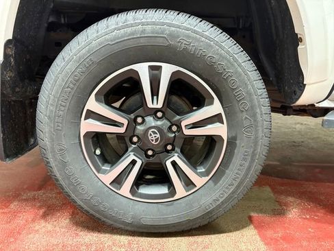 Certified 2018 Toyota Tacoma TRD Sport image 18