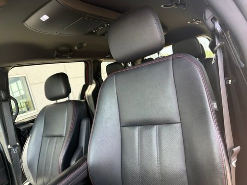 Used 2018 Dodge Grand Caravan GT FWD image 6