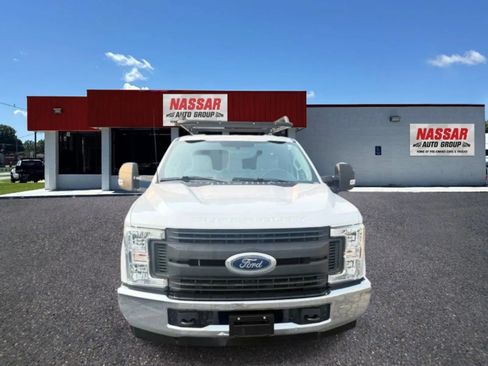 Used 2018 Ford F250 XL w/ Power Equipment Group RWD image 2