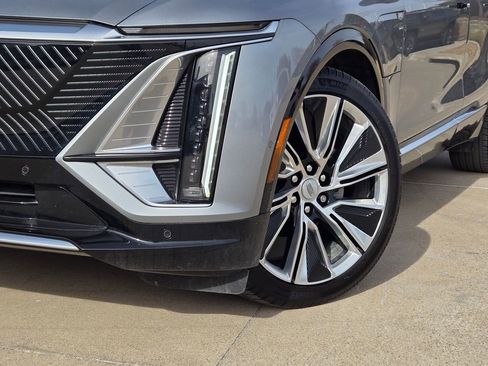 Certified 2025 Cadillac Lyriq Luxury w/ LPO, Floor Liner Package image 7