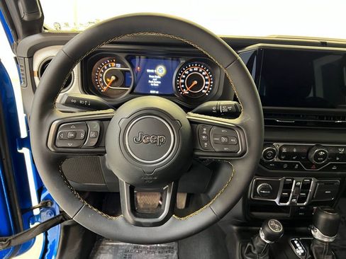 Used 2024 Jeep Gladiator Sport image 17