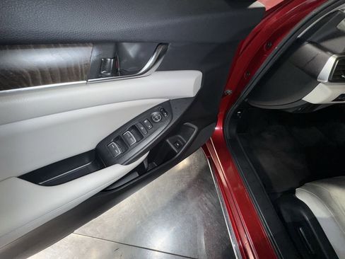 Used 2019 Honda Accord EX image 19