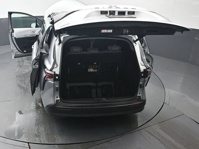 Used 2025 Toyota Sienna XLE FWD image 53