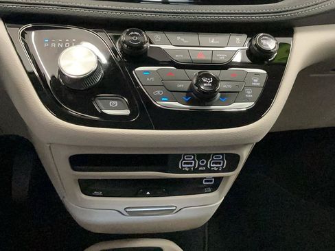 Used 2023 Chrysler Pacifica Touring-L w/ Uconnect Theater Family Group AWD/4WD image 24