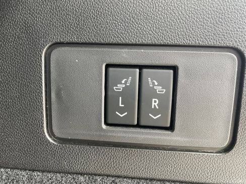 Used 2024 Cadillac XT6 Luxury w/ LPO, Floor Liner Package FWD image 18