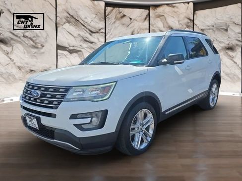 Used 2017 Ford Explorer XLT w/ Equipment Group 202A AWD/4WD image 1