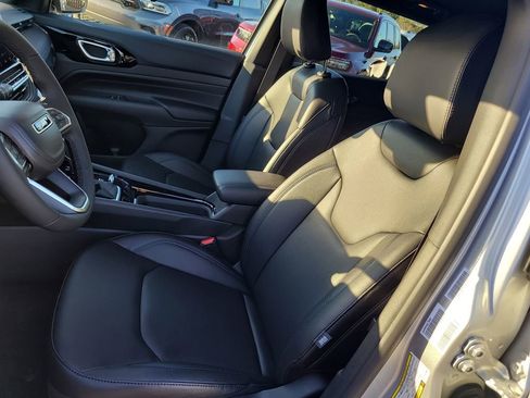 New 2026 Jeep Compass Limited image 18