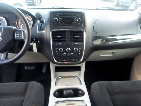 Used 2016 Dodge Grand Caravan SXT image 12