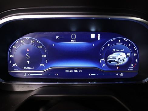 Used 2023 Chevrolet Suburban Z71 w/ Luxury Package image 4