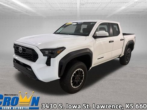 Used 2025 Toyota Tacoma TRD Off-Road AWD/4WD image 1