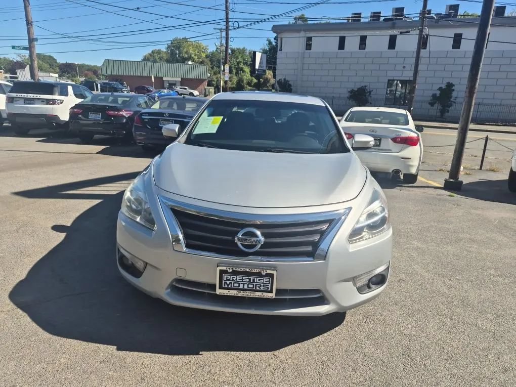 Used 2015 Nissan Altima 2.5 SV w/ Convenience Package FWD image 2