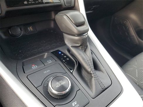 Used 2024 Toyota RAV4 XLE image 31