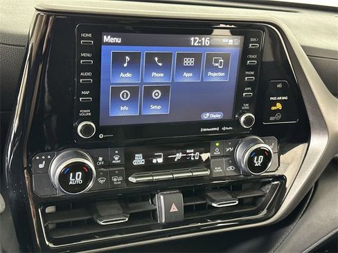 Used 2022 Toyota Highlander XLE image 14