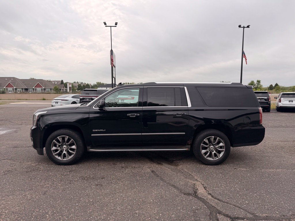 Used 2017 GMC Yukon XL Denali w/ Open Road Package AWD/4WD image 9