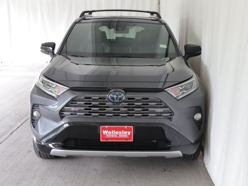 Used 2019 Toyota RAV4 XSE AWD/4WD image 6