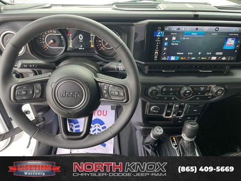 Used 2025 Jeep Gladiator Sport AWD/4WD image 7