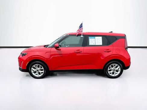Used 2023 Kia Soul LX w/ LX Technology Package FWD image 5