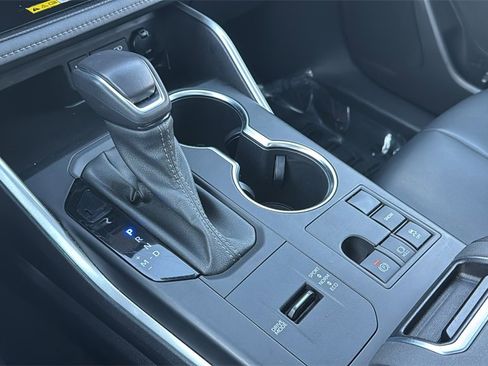 Used 2023 Toyota Highlander XLE image 39