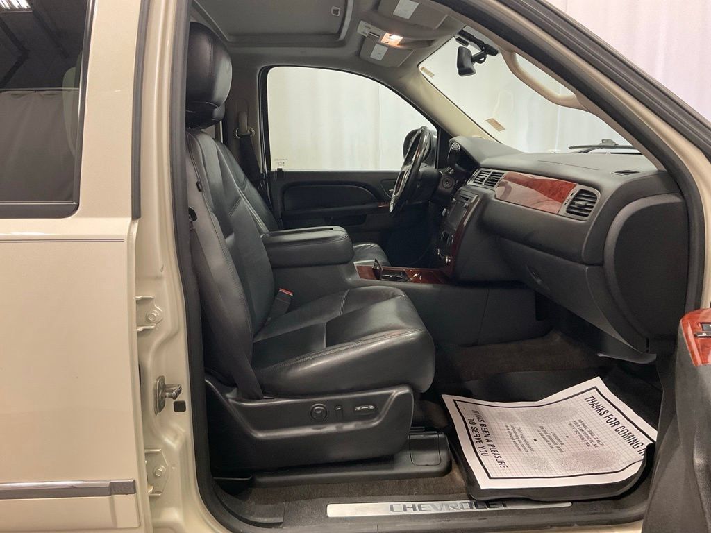 Used 2013 Chevrolet Suburban LTZ AWD/4WD image 13