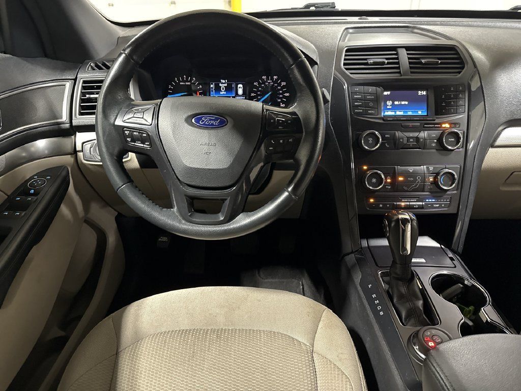 Used 2019 Ford Explorer XLT AWD/4WD image 11