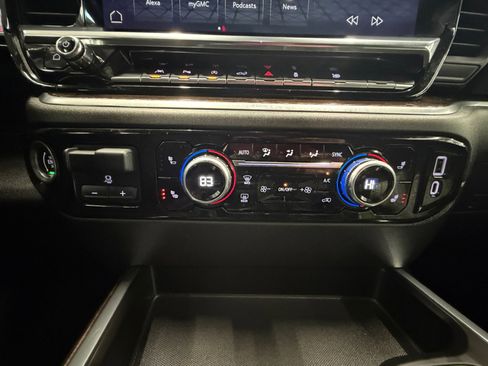 Used 2022 GMC Sierra 1500 Elevation w/ Preferred Package AWD/4WD image 22