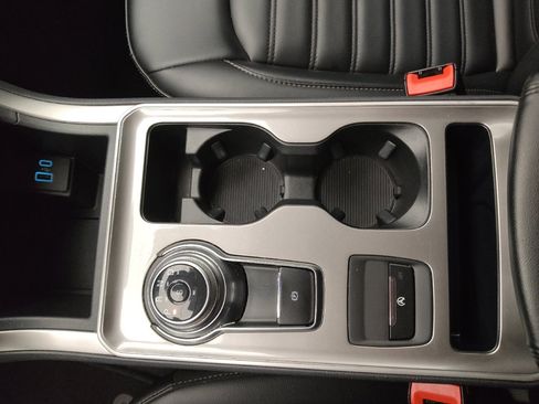 Used 2024 Ford Edge SEL image 26