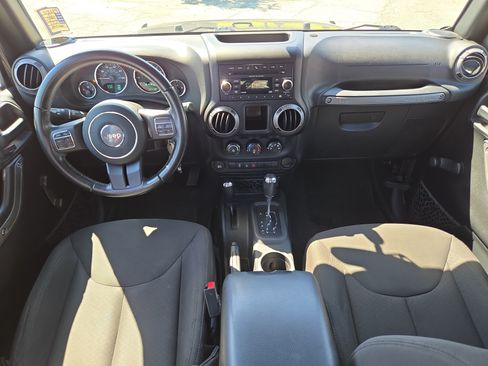 Used 2017 Jeep Wrangler Unlimited Sport w/ Connectivity Group AWD/4WD image 18